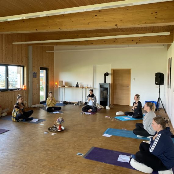 Meditation beim Yoga Retreat im Allgäu